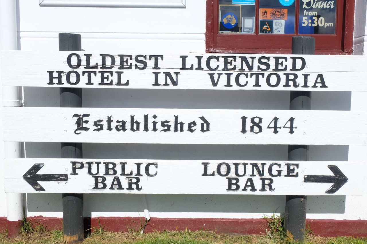 The Caledonian Inn Port Fairy Exterior photo